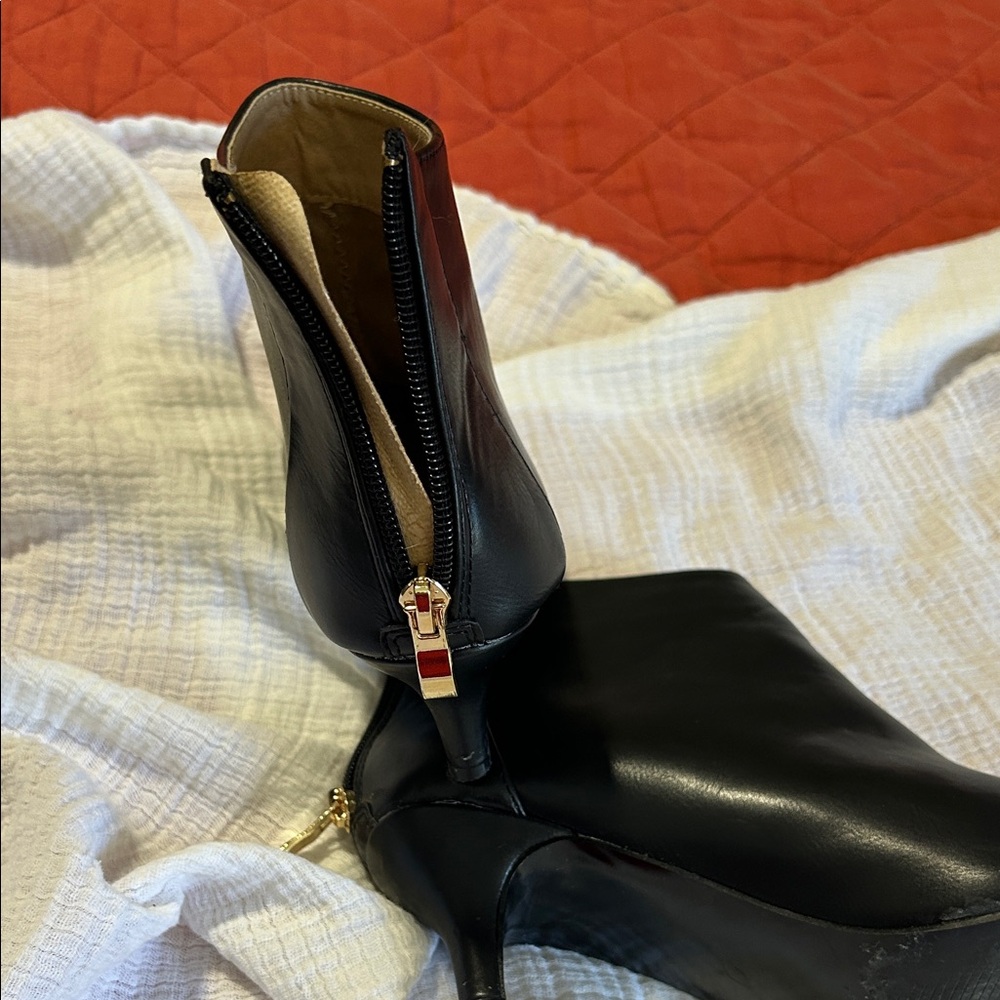 Womans Black Pointed Faux Leather Ankle Booties Size 7 - Picture 4 of 5